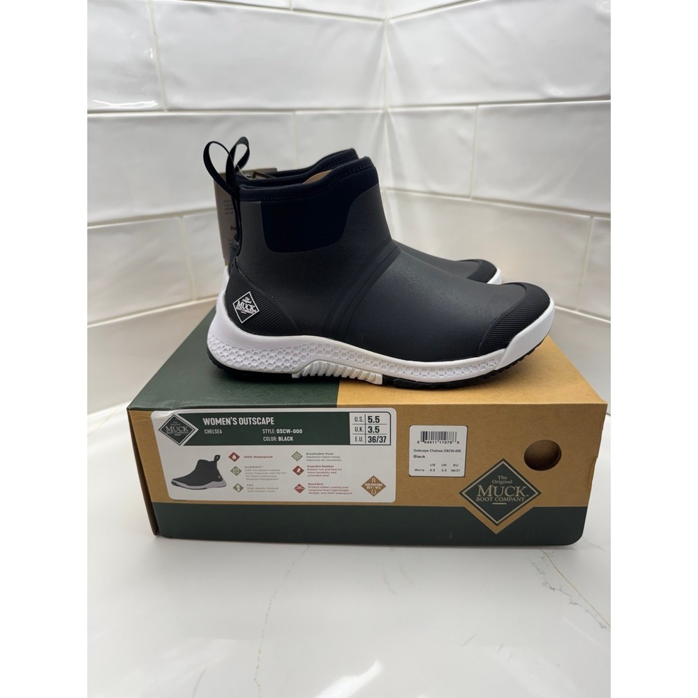 MUCK WOMEN'S OUTSCAPE CHELSEA SLIP ON size 5.5 (3:4)